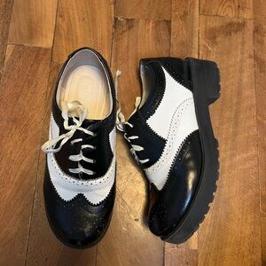 Classic Black and White Oxfords Womens 6